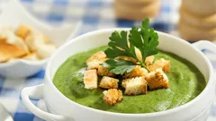 Creamy Spinach Soup: A Simple Recipe for a Delicate, Very Healthy Dish